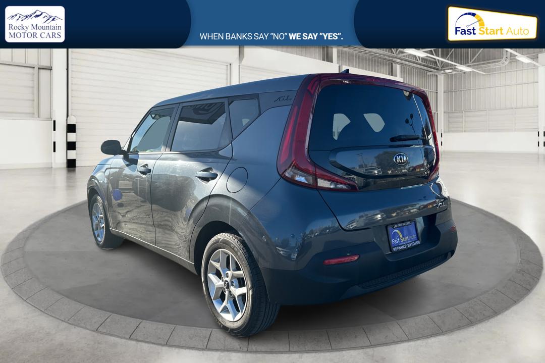 2021 Gray Kia Soul LX CVT (KNDJ23AU7M7) with an 2.0L L4 DOHC 16V engine, CVT transmission, located at 767 S State Road, Pleasant Grove, UT, 84062, (801) 785-1058, 40.354839, -111.736687 - Photo#4