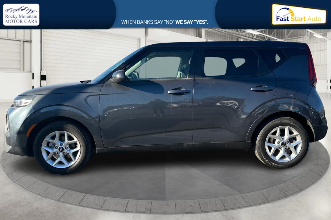 2021 Gray Kia Soul LX CVT (KNDJ23AU7M7) with an 2.0L L4 DOHC 16V engine, CVT transmission, located at 767 S State Road, Pleasant Grove, UT, 84062, (801) 785-1058, 40.354839, -111.736687 - Photo#5