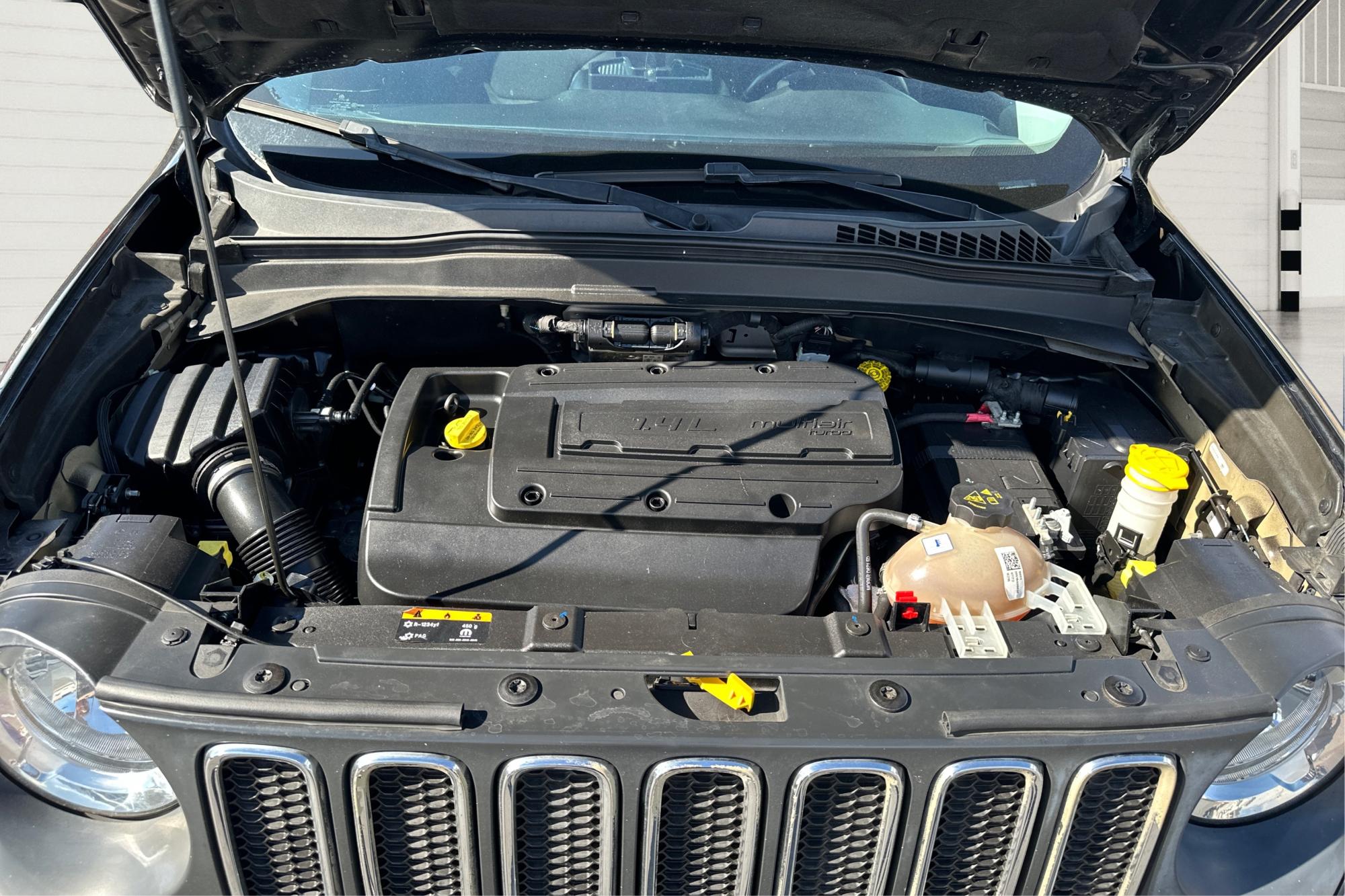 2015 Black Jeep Renegade Latitude FWD (ZACCJABH8FP) with an 1.4L L4 DOHC 16V TURBO engine, 6M transmission, located at 7755 State Street, Midvale, UT, 84047, (801) 753-9063, 40.610329, -111.892159 - Photo#10