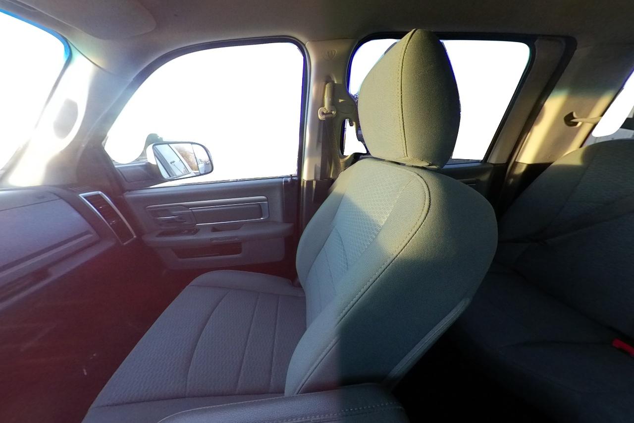 2016 White RAM 1500 SLT Crew Cab SWB 4WD (1C6RR7LG3GS) with an 3.6L V6 DOHC 24V FFV engine, 6A transmission, located at 767 S State Road, Pleasant Grove, UT, 84062, (801) 785-1058, 40.354839, -111.736687 - Photo#21