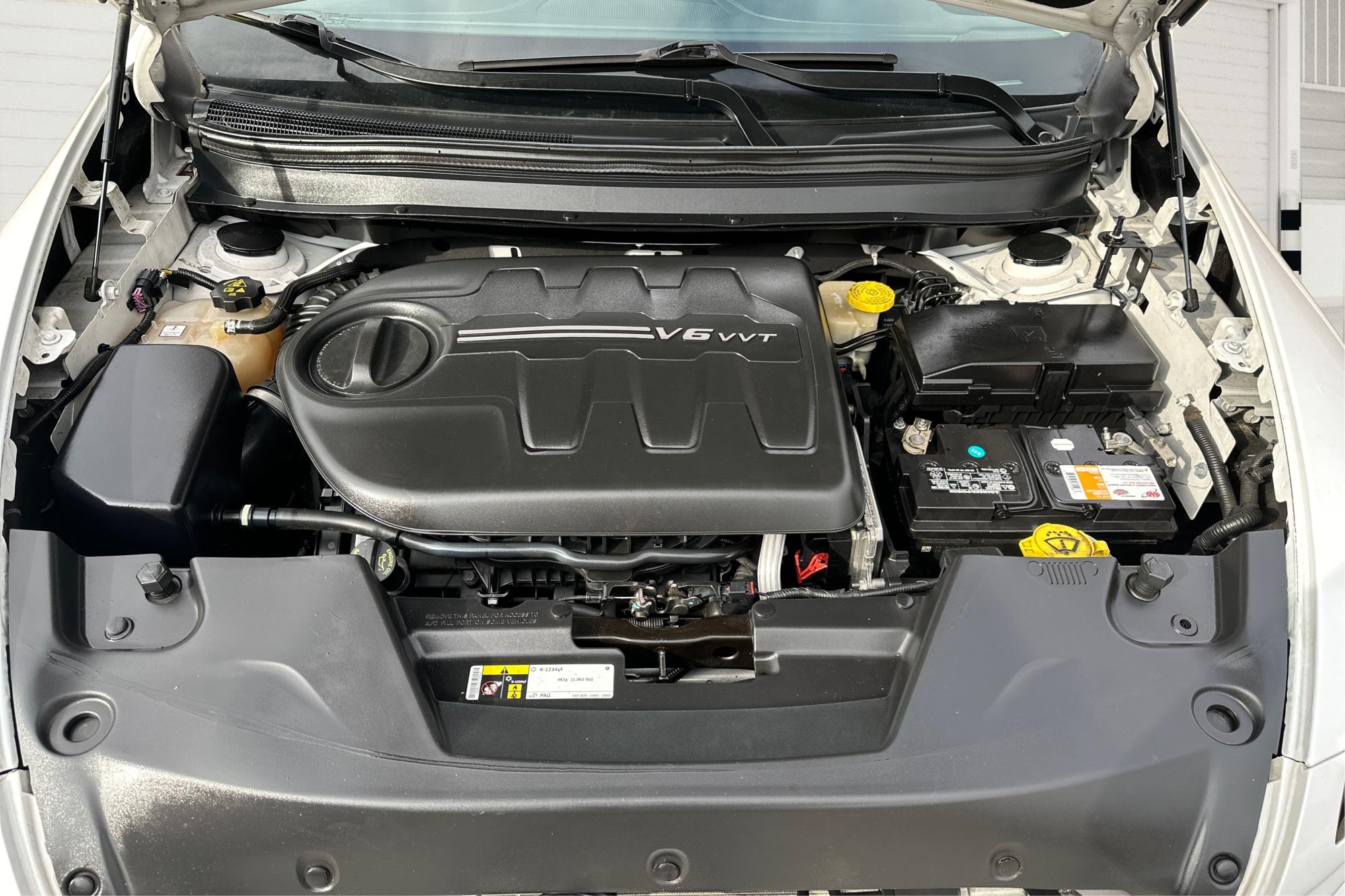 2017 White Jeep Cherokee Sport FWD (1C4PJLAS3HW) with an 3.2L V6 DOHC 24V engine, 9A transmission, located at 7755 State Street, Midvale, UT, 84047, (801) 753-9063, 40.610329, -111.892159 - Photo#10