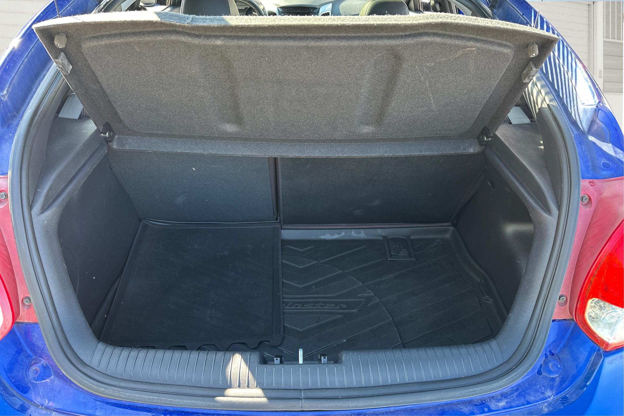 2013 Blue Hyundai Veloster Base (KMHTC6AD7DU) with an 1.6L L4 DOHC 16V engine, Auto, 6-Spd EcoShft DCT transmission, located at 767 S State Road, Pleasant Grove, UT, 84062, (801) 785-1058, 40.354839, -111.736687 - Photo#13