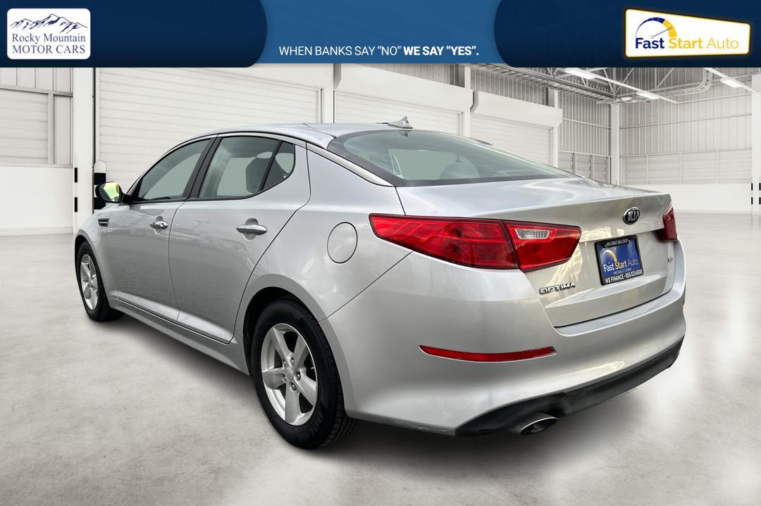 2014 Silver Kia Optima LX (KNAGM4A71E5) with an 2.4L L4 DOHC 16V engine, 6-Speed Automatic transmission, located at 7755 State Street, Midvale, UT, 84047, (801) 753-9063, 40.610329, -111.890656 - Photo#5