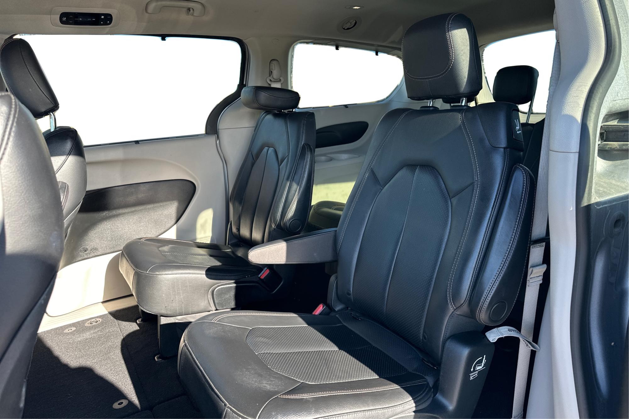 2019 Silver Chrysler Pacifica Touring-L (2C4RC1BG5KR) with an 3.6L V6 DOHC 24V engine, 9A transmission, located at 7755 State Street, Midvale, UT, 84047, (801) 753-9063, 40.610329, -111.890656 - Photo#14