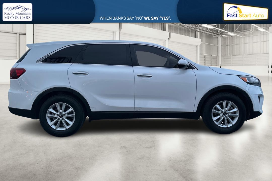 2019 White Kia Sorento LX 2WD (5XYPG4A31KG) with an 2.4L L4 DOHC 16V engine, 6A transmission, located at 7755 State Street, Midvale, UT, 84047, (801) 753-9063, 40.610329, -111.890656 - Photo#1