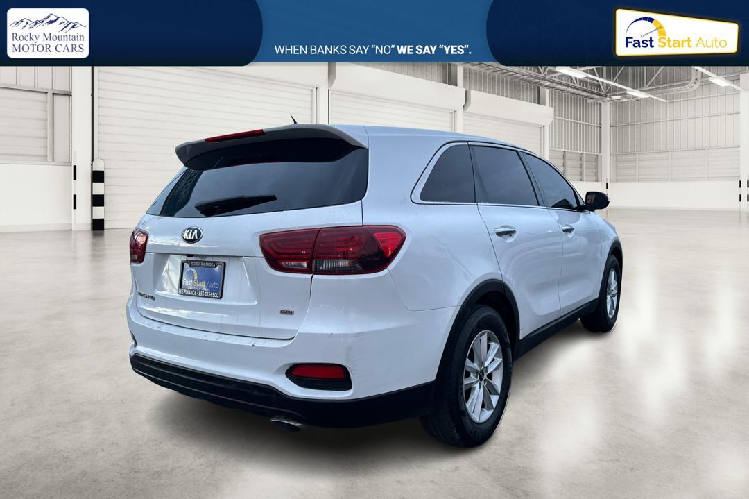 2019 White Kia Sorento LX 2WD (5XYPG4A31KG) with an 2.4L L4 DOHC 16V engine, 6A transmission, located at 7755 State Street, Midvale, UT, 84047, (801) 753-9063, 40.610329, -111.890656 - Photo#2