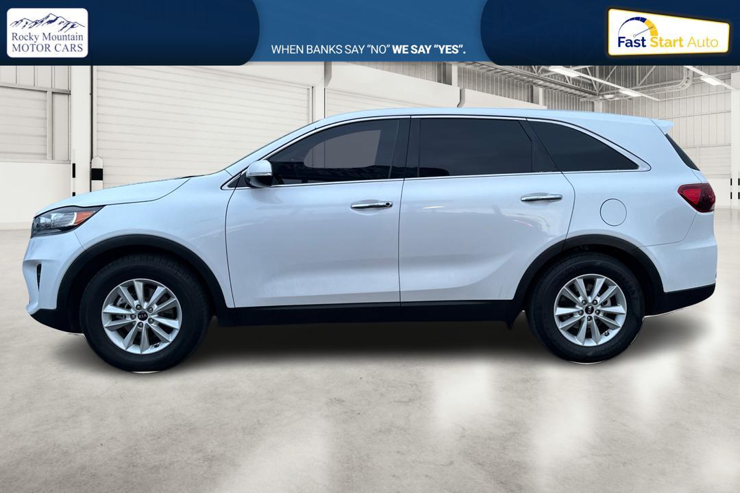 2019 White Kia Sorento LX 2WD (5XYPG4A31KG) with an 2.4L L4 DOHC 16V engine, 6A transmission, located at 7755 State Street, Midvale, UT, 84047, (801) 753-9063, 40.610329, -111.890656 - Photo#6