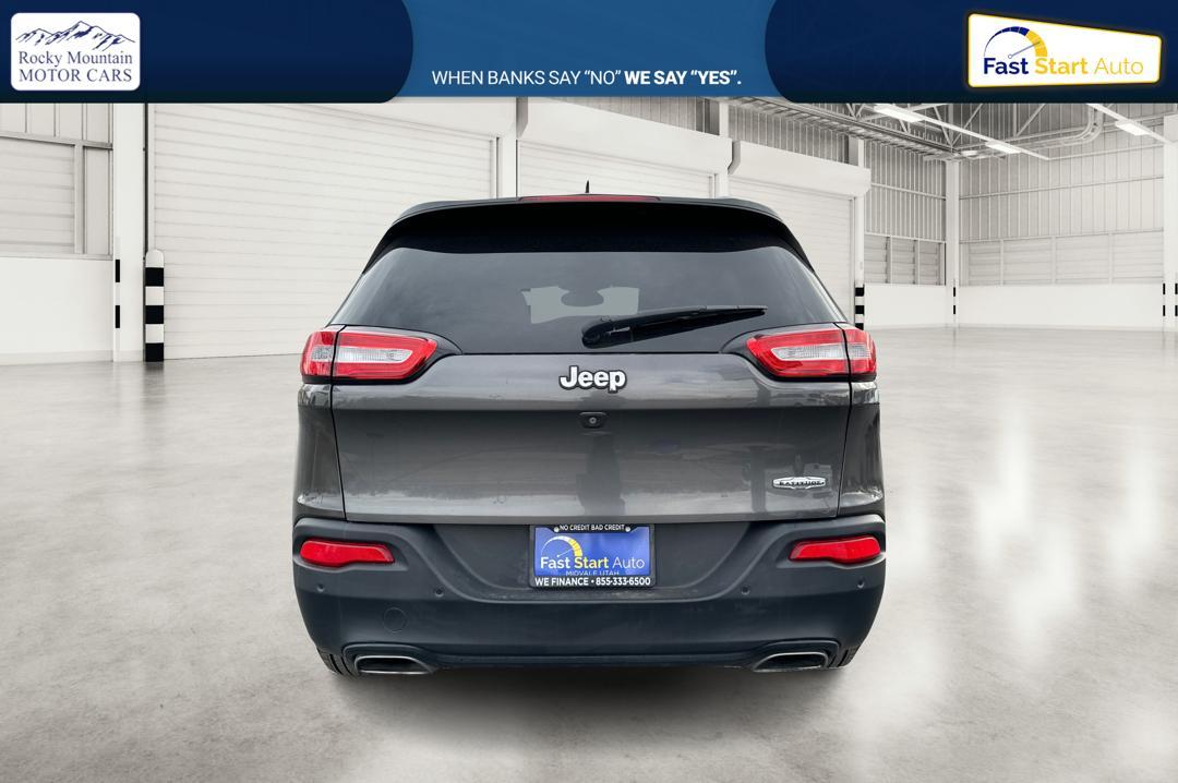 2017 Gray Jeep Cherokee Latitude FWD (1C4PJLCS5HW) with an 3.2L V6 DOHC 24V engine, 9A transmission, located at 7755 State Street, Midvale, UT, 84047, (801) 753-9063, 40.610329, -111.892159 - Photo#4