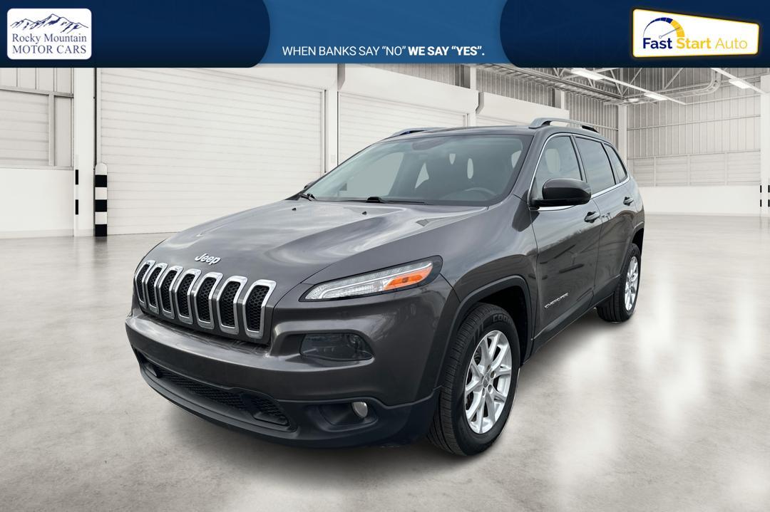 2017 Gray Jeep Cherokee Latitude FWD (1C4PJLCS5HW) with an 3.2L V6 DOHC 24V engine, 9A transmission, located at 7755 State Street, Midvale, UT, 84047, (801) 753-9063, 40.610329, -111.892159 - Photo#8