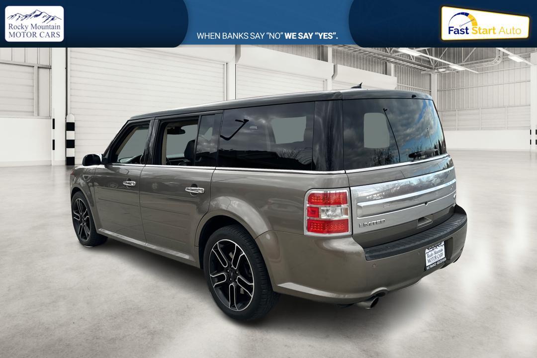 2013 Gray Ford Flex Limited AWD (2FMHK6DT0DB) with an 3.5L V6 DOHC 24V engine, 6-Speed Automatic Overdrive transmission, located at 767 S State Road, Pleasant Grove, UT, 84062, (801) 785-1058, 40.354839, -111.736687 - Photo#5