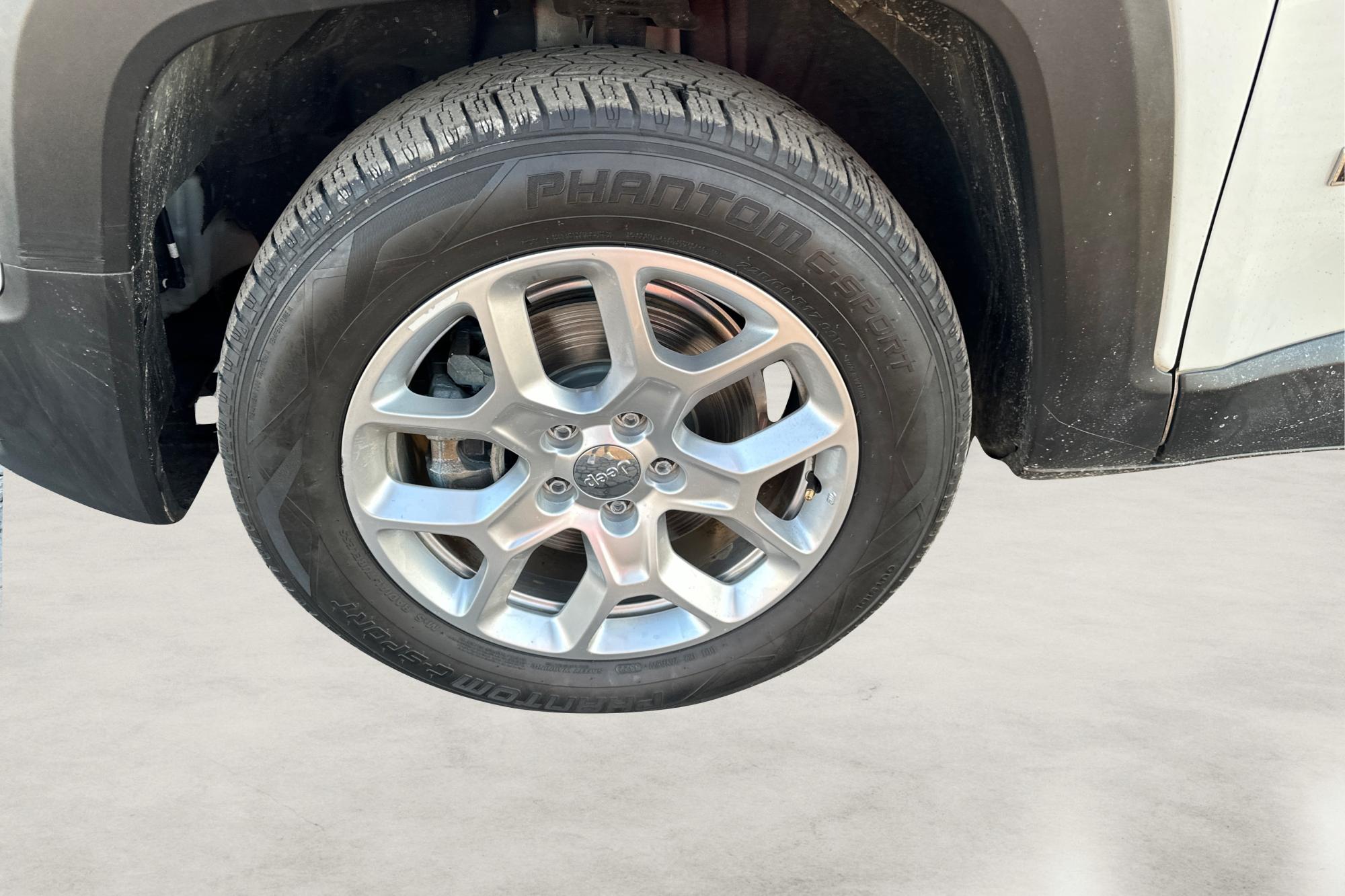 2015 White Jeep Renegade Latitude FWD (ZACCJABT0FP) with an 2.4L L4 engine, 6-Speed Manual transmission, located at 7755 State Street, Midvale, UT, 84047, (801) 753-9063, 40.610329, -111.892159 - Photo#12