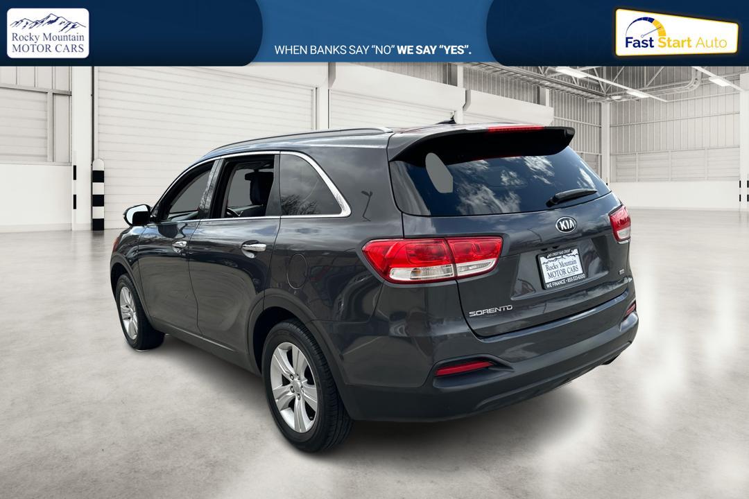 2016 Gray Kia Sorento LX 2WD (5XYPG4A32GG) with an 2.4L L4 DOHC 16V engine, 6-Speed Automatic transmission, located at 344 S Washington Blvd, Ogden, UT, 84404, (801) 399-1799, 41.255482, -111.970848 - Photo#5