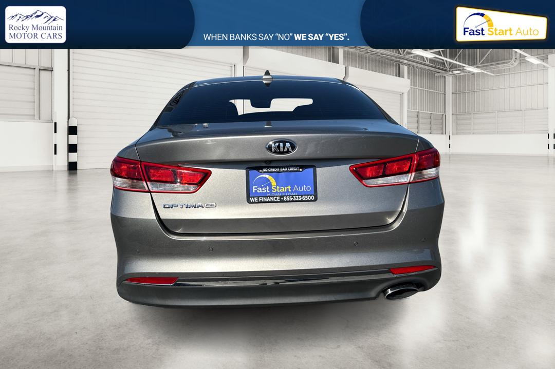 2018 Gray Kia Optima LX (5XXGT4L3XJG) with an 2.4L L4 DOHC 16V engine, 6A transmission, located at 7755 State Street, Midvale, UT, 84047, (801) 753-9063, 40.610329, -111.892159 - Photo#4