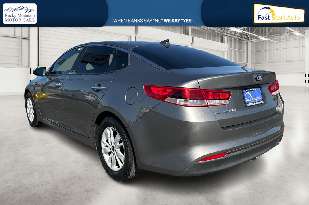 2018 Gray Kia Optima LX (5XXGT4L3XJG) with an 2.4L L4 DOHC 16V engine, 6A transmission, located at 7755 State Street, Midvale, UT, 84047, (801) 753-9063, 40.610329, -111.892159 - Photo#5