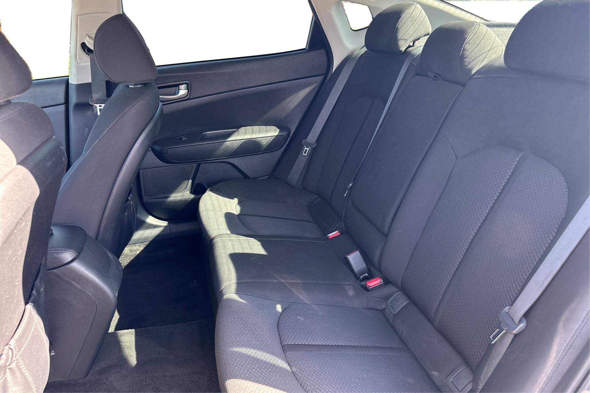 2018 Gray Kia Optima LX (5XXGT4L3XJG) with an 2.4L L4 DOHC 16V engine, 6A transmission, located at 7755 State Street, Midvale, UT, 84047, (801) 753-9063, 40.610329, -111.892159 - Photo#15