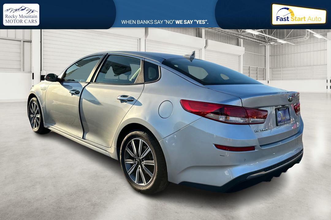 2019 Silver Kia Optima LX (5XXGT4L3XKG) with an 2.4L L4 DOHC 16V engine, 6A transmission, located at 7755 State Street, Midvale, UT, 84047, (801) 753-9063, 40.610329, -111.892159 - Photo#5