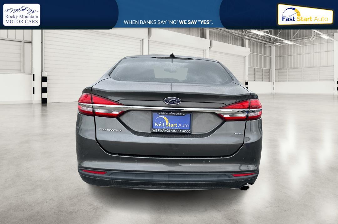 2017 Gray Ford Fusion SE (3FA6P0H73HR) with an 2.5L L4 DOHC 16V engine, 6A transmission, located at 7755 State Street, Midvale, UT, 84047, (801) 753-9063, 40.610329, -111.892159 - Photo#4