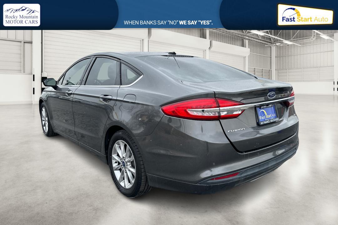 2017 Gray Ford Fusion SE (3FA6P0H73HR) with an 2.5L L4 DOHC 16V engine, 6A transmission, located at 7755 State Street, Midvale, UT, 84047, (801) 753-9063, 40.610329, -111.892159 - Photo#5