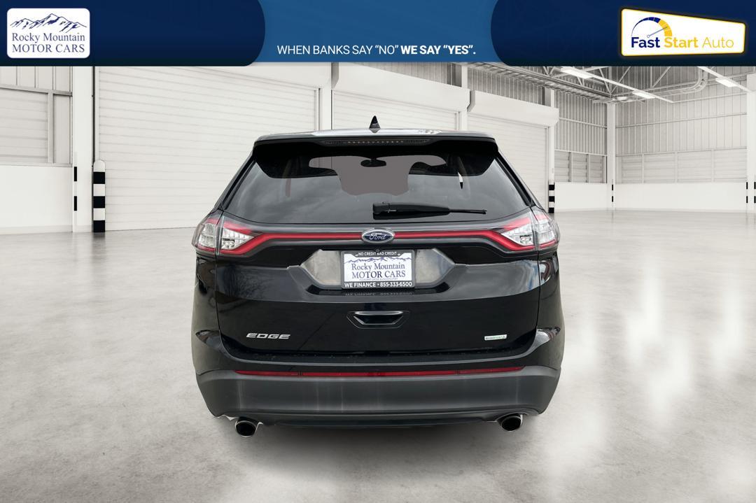 2016 Black Ford Edge SE FWD (2FMPK3G91GB) with an 2.0L L4 DOHC 16V engine, 6A transmission, located at 344 S Washington Blvd, Ogden, UT, 84404, (801) 399-1799, 41.255482, -111.970848 - Photo#4