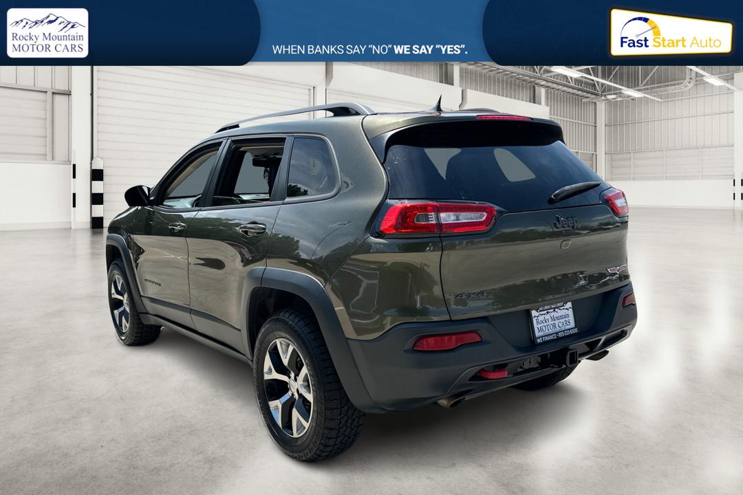 2015 Green Jeep Cherokee Trailhawk 4WD (1C4PJMBSXFW) with an 3.2L V6 DOHC 24V engine, 9-Speed Automatic transmission, located at 767 S State Road, Pleasant Grove, UT, 84062, (801) 785-1058, 40.354839, -111.736687 - Photo#5