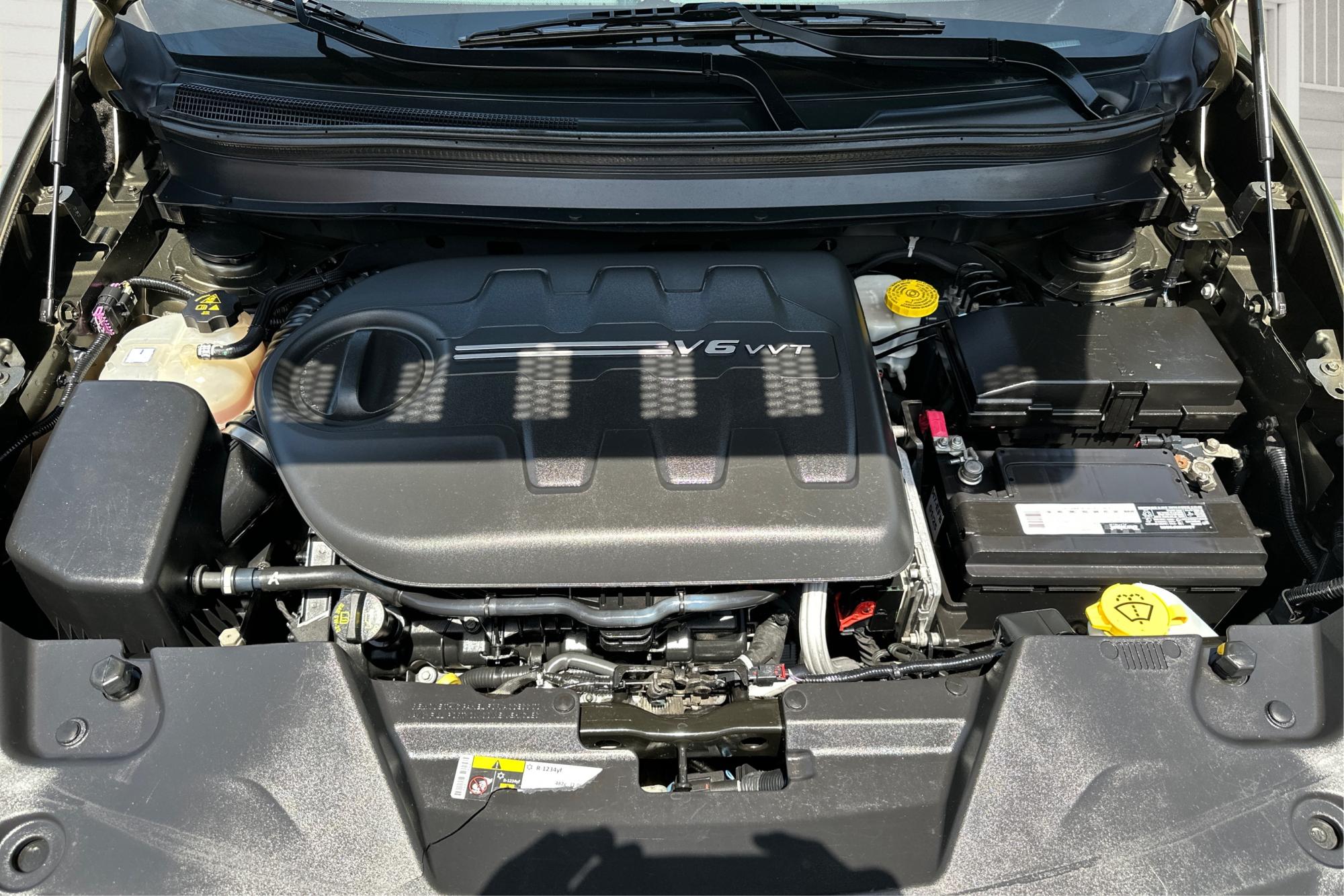 2015 Green Jeep Cherokee Trailhawk 4WD (1C4PJMBSXFW) with an 3.2L V6 DOHC 24V engine, 9-Speed Automatic transmission, located at 767 S State Road, Pleasant Grove, UT, 84062, (801) 785-1058, 40.354839, -111.736687 - Photo#10