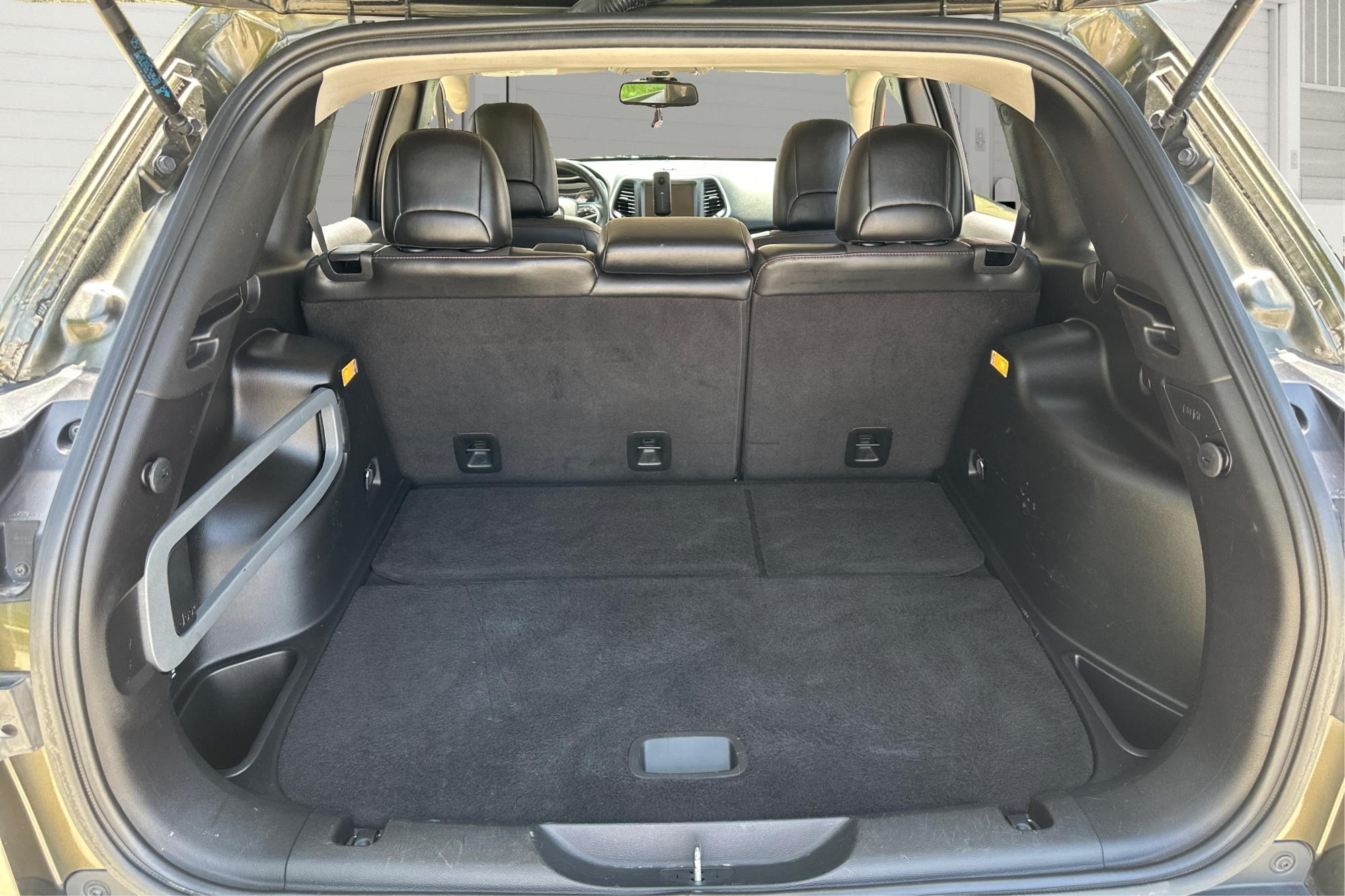 2015 Green Jeep Cherokee Trailhawk 4WD (1C4PJMBSXFW) with an 3.2L V6 DOHC 24V engine, 9-Speed Automatic transmission, located at 767 S State Road, Pleasant Grove, UT, 84062, (801) 785-1058, 40.354839, -111.736687 - Photo#13